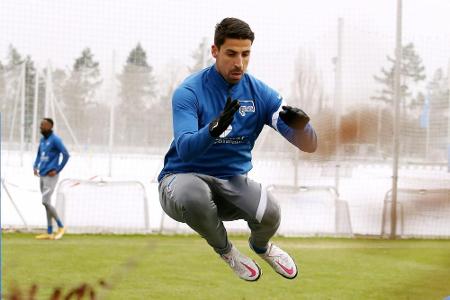Khedira feiert Bundesliga-Comeback im Hertha-Trikot Khedira feiert Bundesliga-Comeback im Hertha-Trikot