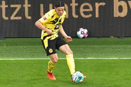 Spulte auf der linken Seite ein hohes läuferisches Pensum ab. Agierte am Ball aber vielfach unglücklich. Traf einmal das lee...