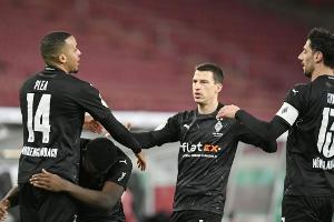 Sieg beim VfB: Gladbachs "großer Traum" lebt weiter