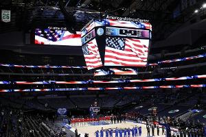 Dallas gewinnt nach Hymnendebatte - Serie der Lakers hält