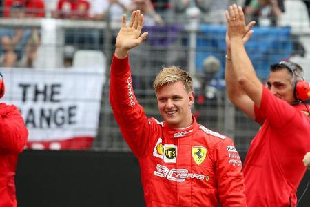 Ferrari-Akademie nimmt Niederländerin Weug als erste Pilotin auf Ferrari-Akademie nimmt Niederländerin Weug als erste Pilotin auf