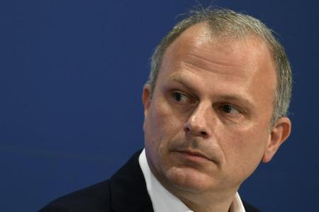 Schalke trennt sich zum Saisonende von Sportvorstand Schneider Schalke trennt sich zum Saisonende von Sportvorstand Schneider