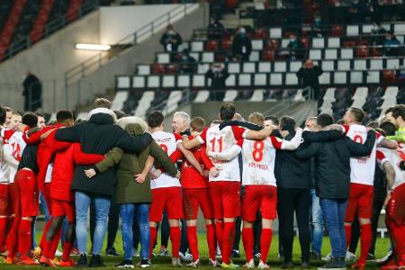 Rasen ramponiert: Stadion in Essen vorerst gesperrt Rasen ramponiert: Stadion in Essen vorerst gesperrt
