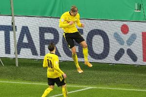 Blitzstart und VAR-Drama: BVB zittert sich ins Viertelfinale