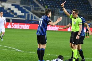 Bergamo-Trainer und Gazetten schimpfen: Schiri Stieler "hat das Spiel ruiniert"