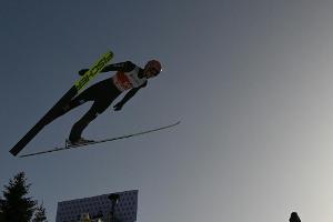 Geiger holt Skisprung-Silber - Gold an Zyla