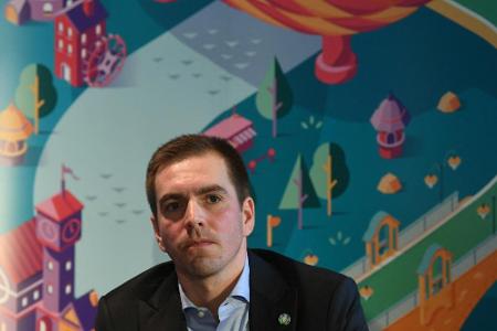 Lahm rät aktiven Fußballern vom Coming-out ab Lahm rät aktiven Fußballern vom Coming-out ab