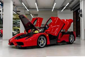Von Ferrari bis BMW: Sebastian Vettel verkauft Autos aus Privatsammlung