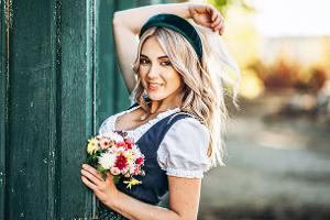 Bavarian Beauties: Die schönsten Dirndl-Trägerinnen 