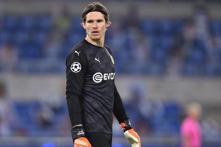 Startete mit einer unkonventionellen Parade gegen Ocampos (3.). Sicherte dem BVB nach der Pause mit weiteren starken Taten (...
