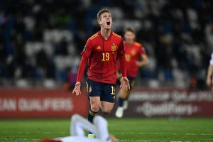 Weltmeister Frankreich müht sich zum ersten Sieg, Olmo bewahrt Spanien vor Blamage