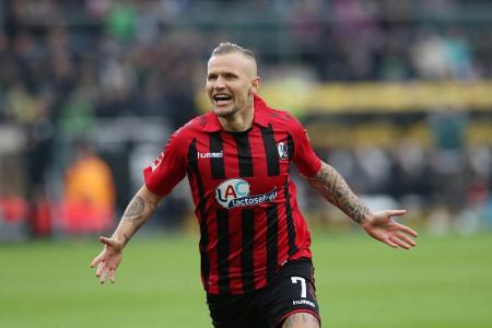 Ribery gratuliert Schmid zur Einstellung seines Rekordes Ribery gratuliert Schmid zur Einstellung seines Rekordes