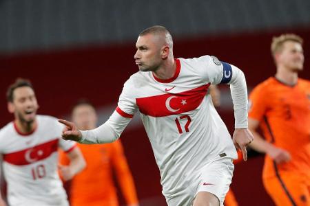 Yilmaz-Dreierpack: Türkei schockt Niederlande Yilmaz-Dreierpack: Türkei schockt Niederlande