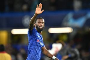 Rüdiger spendiert Buffet im Krankenhaus