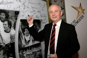 "Schlitzohr" und Eintracht-Idol: Hölzenbein wird 75