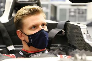 Kurz vor Beginn der Testfahrten: Schumacher enthüllt neuen Haas