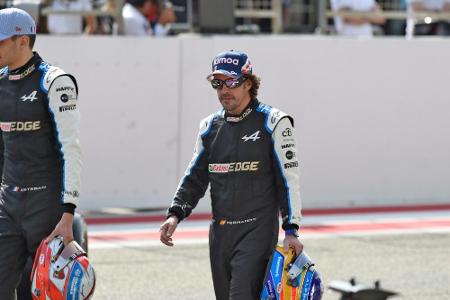 Nach Kieferbruch: Alonso gibt Comeback mit Titanplatten im Kiefer Nach Kieferbruch: Alonso gibt Comeback mit Titanplatten im Kiefer