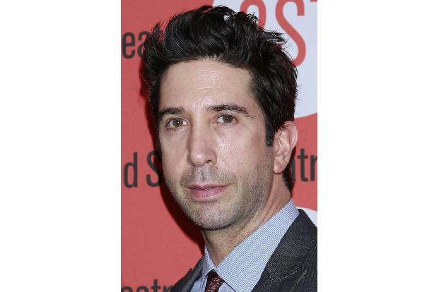 ...Fältchen dazugekommen, aber das ist voll und ganz legitim, schließlich ist Schwimmer 48 Jahre alt. Aktuell steht er übrig...