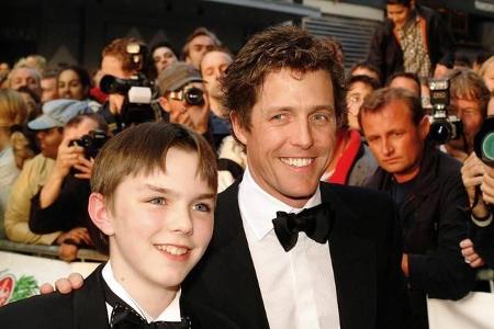...diesem kleinen Herren an der Seite von Hugh Grant schon ganz anders! Der pausbäckige Junge feierte seinen Durchbruch in d...