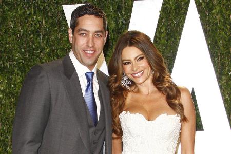 'Modern Family'-Star Sofía Vergara steht zurzeit im Mittelpunkt eines bizarren Rechtsstreit. Obwohl sie bereits seit drei Ja... 'Modern Family'-Star Sofía Vergara steht zurzeit im Mittelpunkt eines bizarren Rechtsstreit. Obwohl sie bereits seit drei Ja...