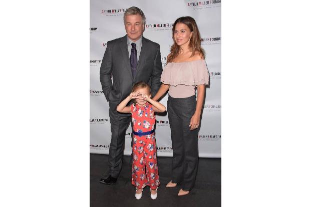 ...Trennungstreit. Rückblickend sinnierte Alec Baldwin - hier mit seiner neuen Frau Hilaria und Tochter Carmen - über den ja...
