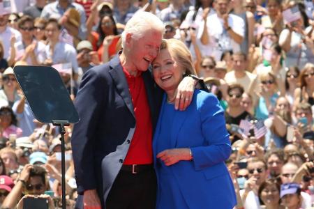 Dieser Skandal erregte internationales Aufsehen: 1998 ließ sich der damals amtierende US-Präsident Bill Clinton von der Prak...