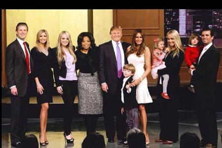 Ob es uns gefällt, oder nicht: Die Trumps posten eine Menge über sich und ihr Leben. Donald Jr. (re.) und Tiffany Trump (3. ... Ob es uns gefällt, oder nicht: Die Trumps posten eine Menge über sich und ihr Leben. Donald Jr. (re.) und Tiffany Trump (3. ...