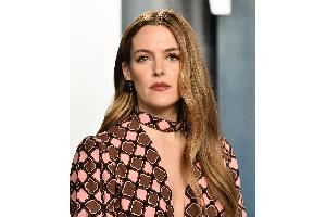 Riley Keough: Elvis-Enkelin zeigt sich zum Geburtstag im Eva-Kostüm 