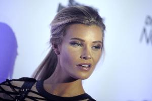 "Sports Illustrated"-Model posiert nach Geburt im Bikini 
