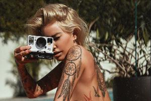 Datet dieses Tattoo-Model einen Beverly-Hills-90210-Star?