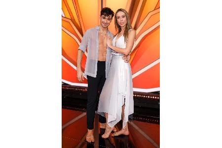 Loiza Lamers mit Andrzej Cibis in der 2. Live-Show der 13. ... Loiza Lamers mit Andrzej Cibis in der 2. Live-Show der 13. ...