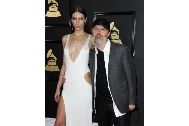 Ein Rocker heiratet ein junges Model - ein Klischee, wie es im Buche steht. Passiert aber tatsächlich öfter, als man glauben...