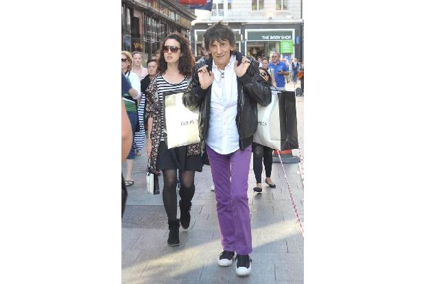 ...mehr. Ron Wood von den Rolling Stones ist stolze 69, seine Ehefrau Sally Humphreys 39. Geheiratet wurde 2012, 2016 krönte...