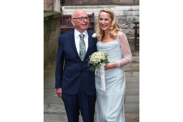 ...zwischen Rupert Murdoch und Jerry Hall, die 2016 geheiratet hatten. Die Ex von Mick Jagger ist mit ihren 60 Jahren vielle...
