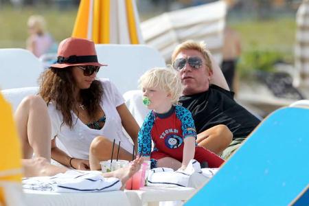 ...die Urlaube immer wichtig. Mehrmals kehrten die Beckers nach Miami zurück, um sich dort die Sonne auf den Bauch scheinen ...