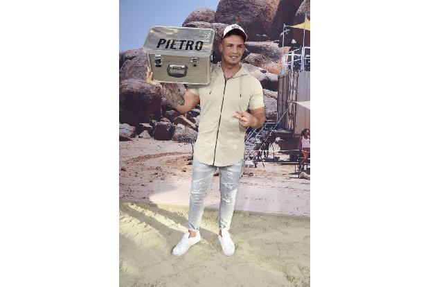 ...berühmt, berüchtigtes Dschungelcamp, doch kann man Pietro Lombardi nicht live beim Madenessen zusehen. Zwar brillieren di...