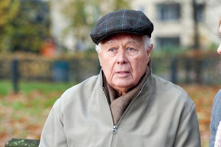 Nach dem überraschenden Tod seiner Frau 2012 zog er sich zwei Jahre aus der Öffentlichkeit zurück. 2014 gab er im Wiener 