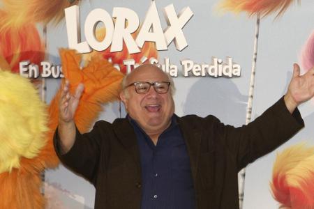 Als 18-Jähriger arbeitete Danny DeVito für ein Jahr im Friseursalon seiner Schwester, ehe er in Manhattan eine zweijährige S...