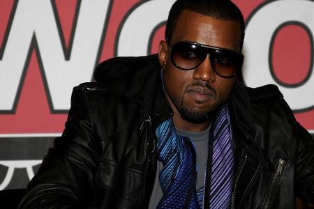 Ja, auch ein Kanye West fing mal klein an. Der Rapper verdiente sein Geld früher als Verkäufer in einem 