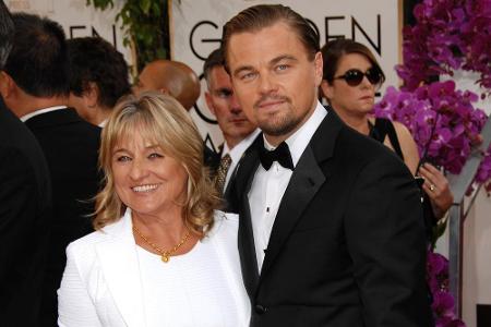 Er mag einer der begehrtesten Junggesellen Hollywoods sein, doch auf den roten Teppich, wie hier bei den Golden Globes, nimm...