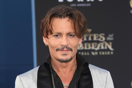 Johnny Depps Laufbahn ist wirklich einzigartig. Der heutige Hollywood-Star verkaufte einst Kugelschreiber per Telefon, ehe i...