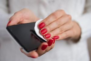 Smartphone reinigen Hyiene Coronavirus