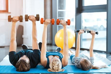 #WirBleibenZuhause So gelingt jedes Homeworkout Hanteln