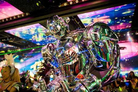 robot-restaurant-tokyo-japan-shinjuku_www.shinjuku-robot.compc.jpg