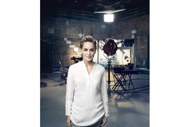 ...in Hollywood ab einem gewissen Alter schwer wird, gute Filmangebote zu ergattern, versteckt sich Sharon Stone nicht. Ganz...