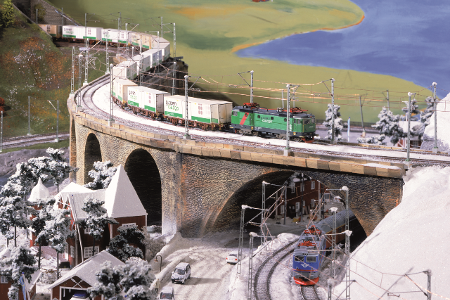 PNGskandinavien-viadukt-zuege.png