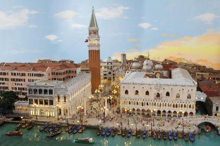 venedig-markusturm-prokuratien.jpg