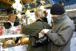 Die besten Tricks gegen Taschendiebe auf dem Weihnachtsmarkt!