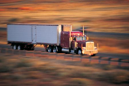 Gigantische LKW, flimmernde Hitze und endlose Highways. Gigantische LKW, flimmernde Hitze und endlose Highways.