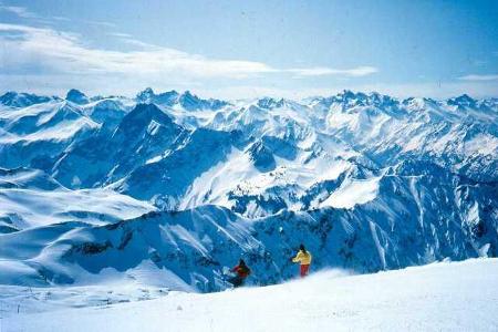 Platz 9: Oberstdorf (Bayern) ist nicht nur für die Vierschanzentournee bekannt Platz 9: Oberstdorf (Bayern) ist nicht nur für die Vierschanzentournee bekannt